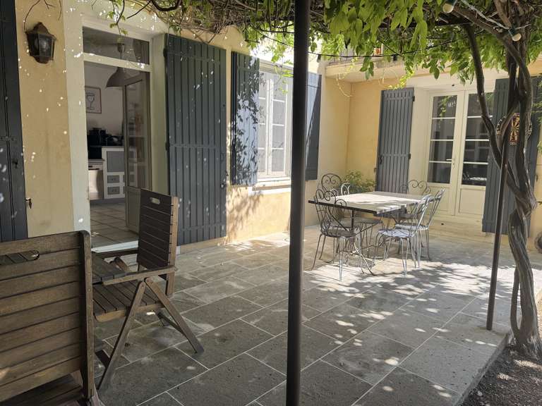 Maison Sarrians - 5 chambres - 225m²