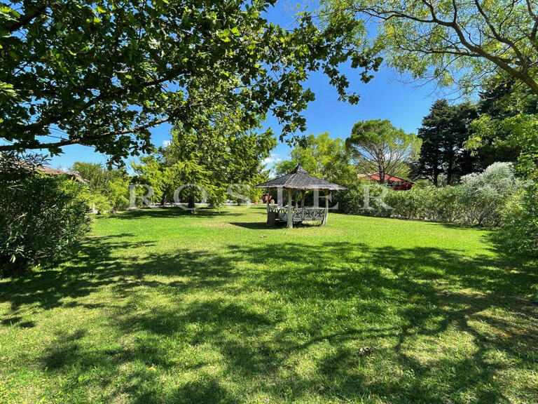 Villa Sarrians - 9 bedrooms - 411m²
