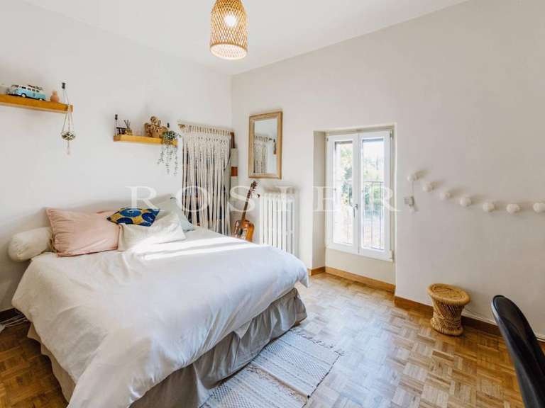 Villa Sarrians - 9 chambres - 411m²