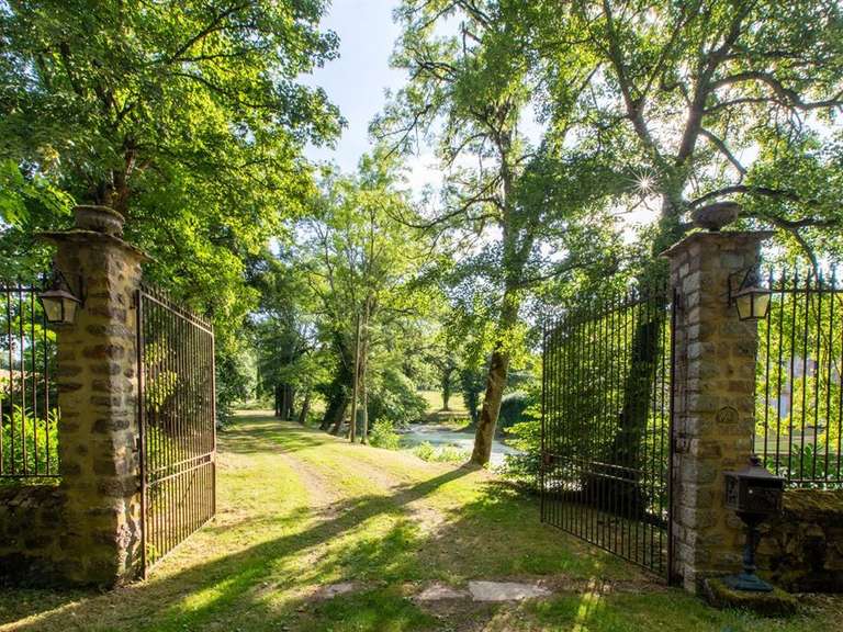 Château Saulieu - 8 chambres - 530m²