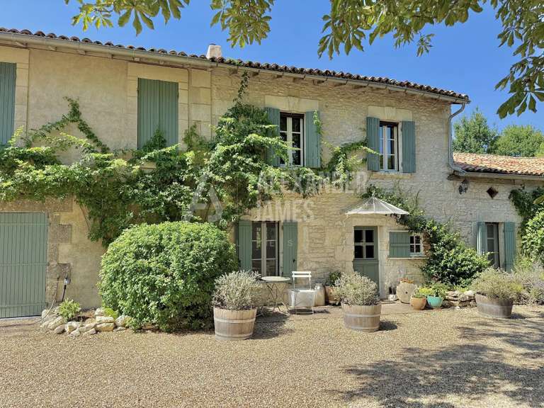 Maison Saussignac - 7 chambres - 274m²