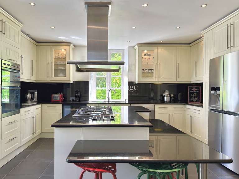 Maison Sauveterre-de-Guyenne - 7 chambres - 394m²