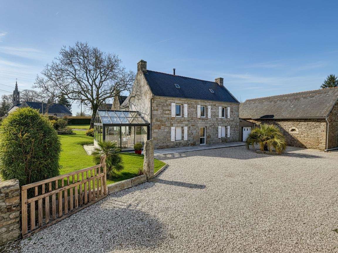 Unusual property Scaër