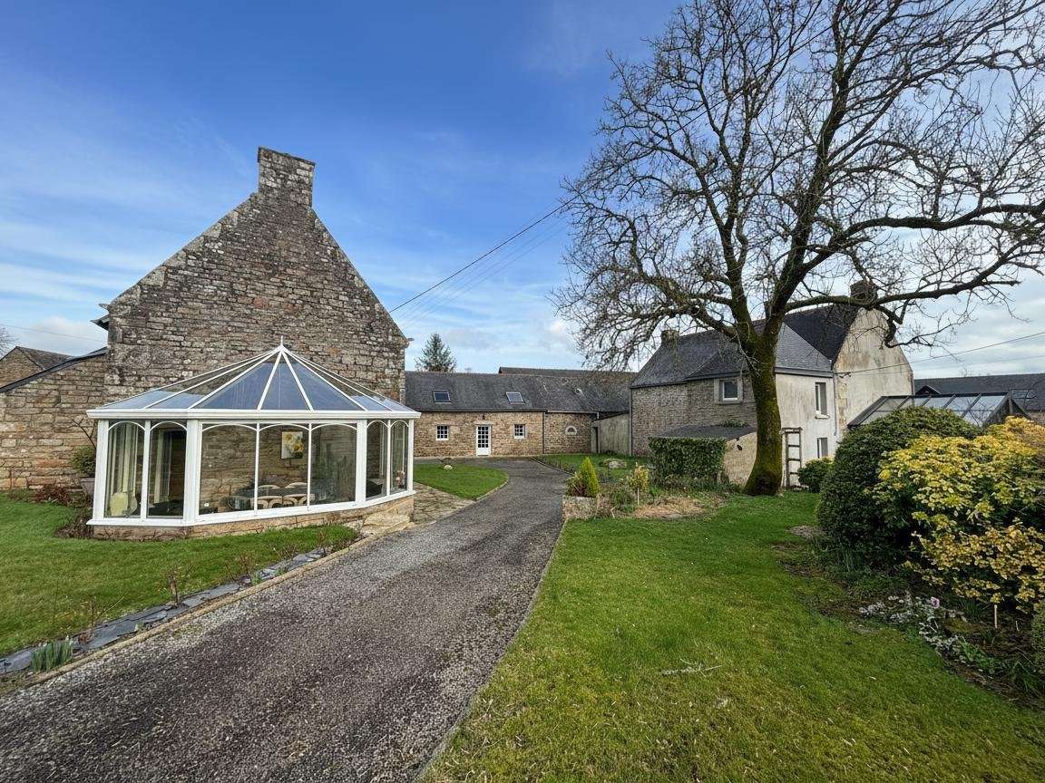 Unusual property Scaër