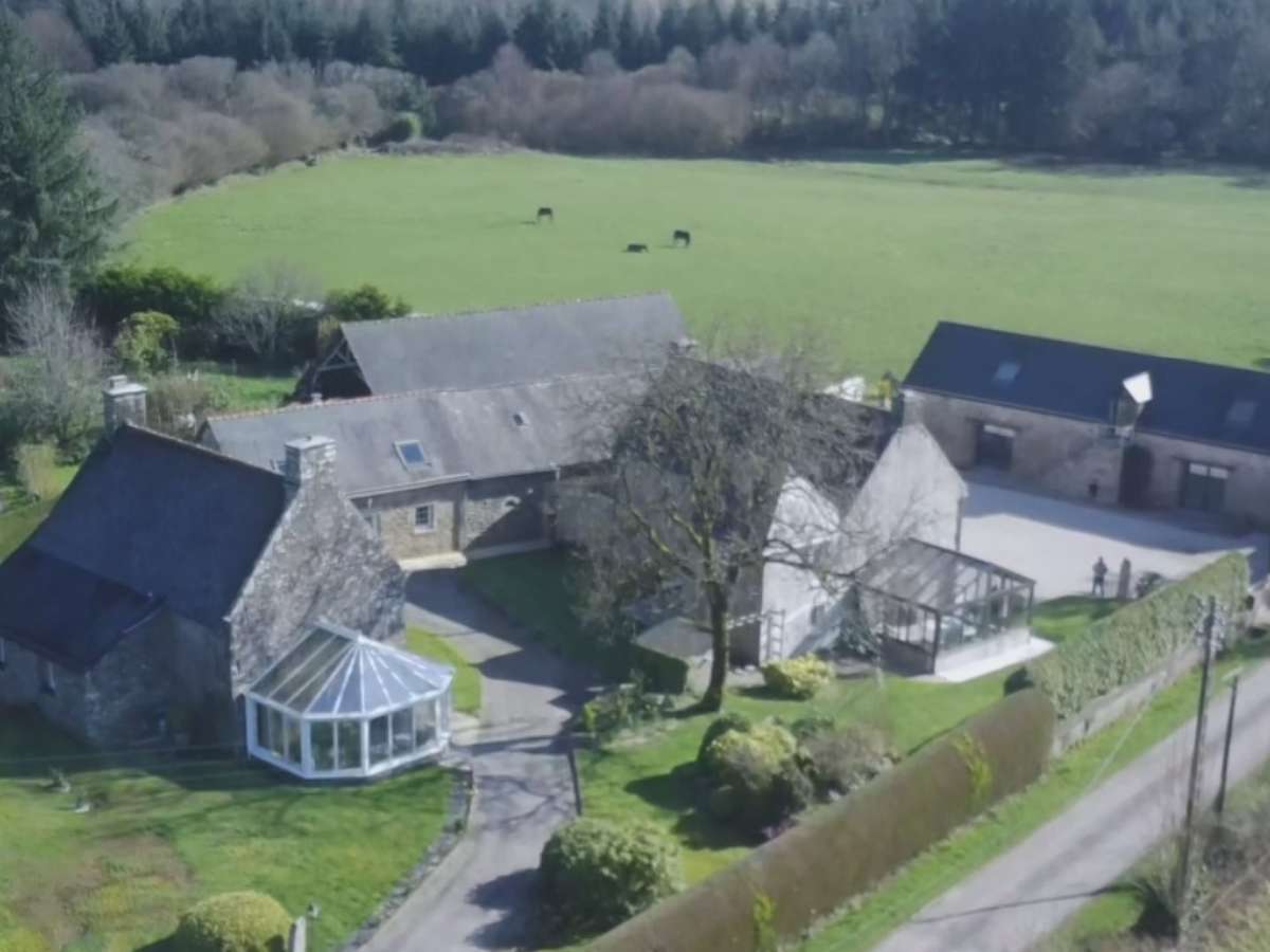 Unusual property Scaër