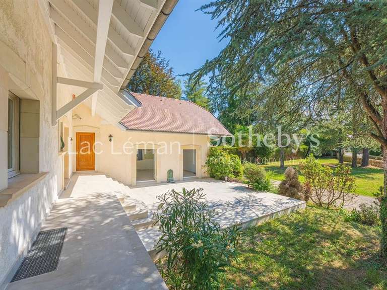 Maison Sciez - 6 chambres - 522m²