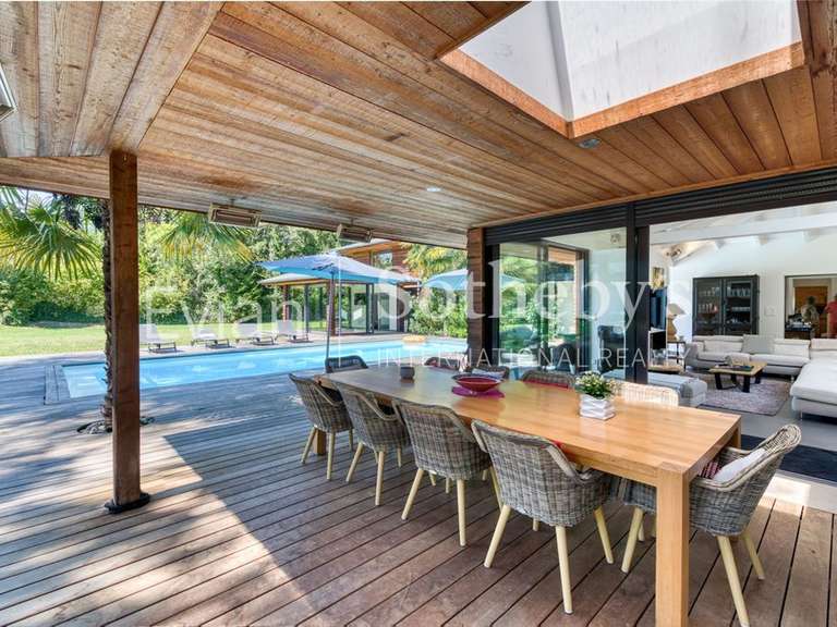 Maison Sciez - 6 chambres - 340m²