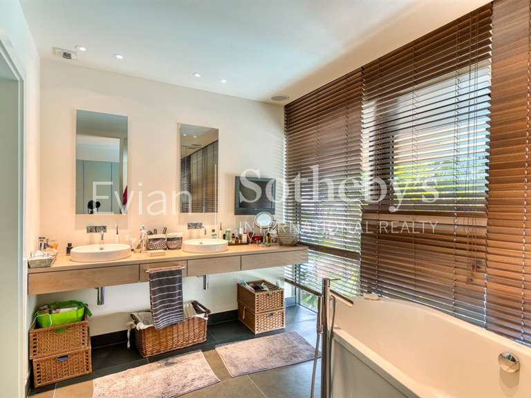 Maison Sciez - 6 chambres - 340m²