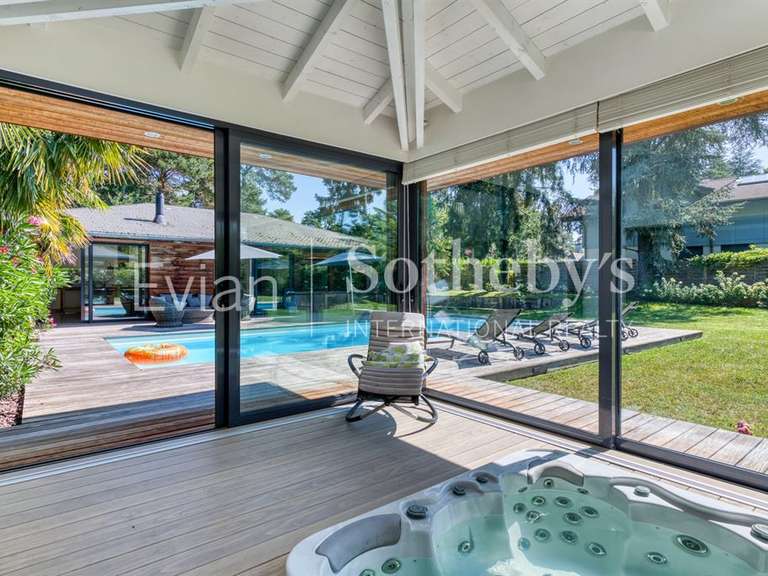 Maison Sciez - 6 chambres - 340m²