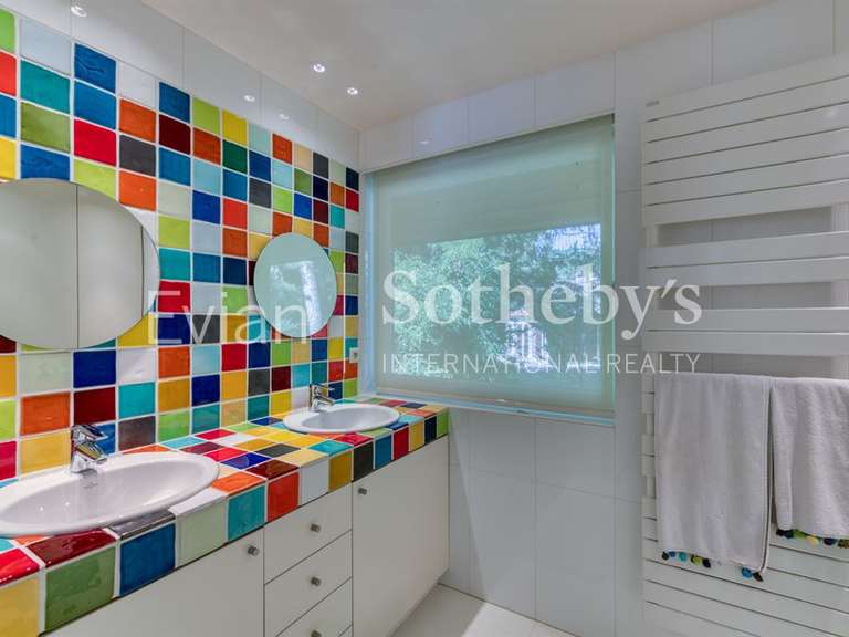 Maison Sciez - 6 chambres - 340m²