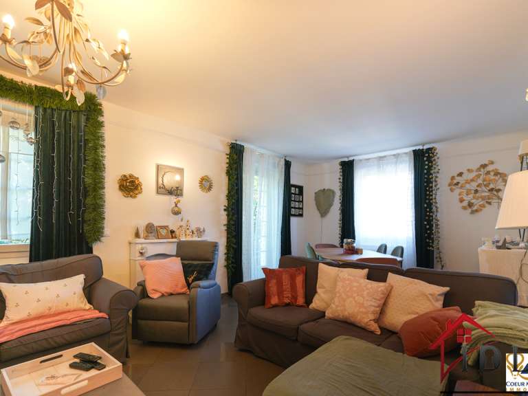 Maison Scionzier - 6 chambres - 196m²