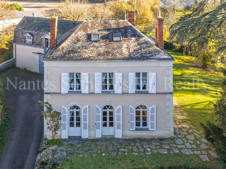 Maison Segré-en-Anjou-Bleu - 4 chambres - 228m²