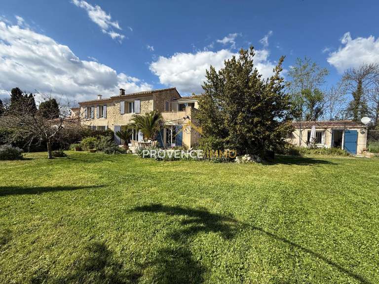 Maison Sénas - 3 chambres - 125m²