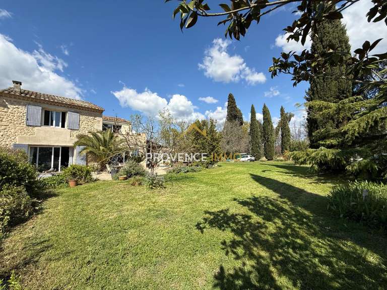 Maison Sénas - 3 chambres - 125m²