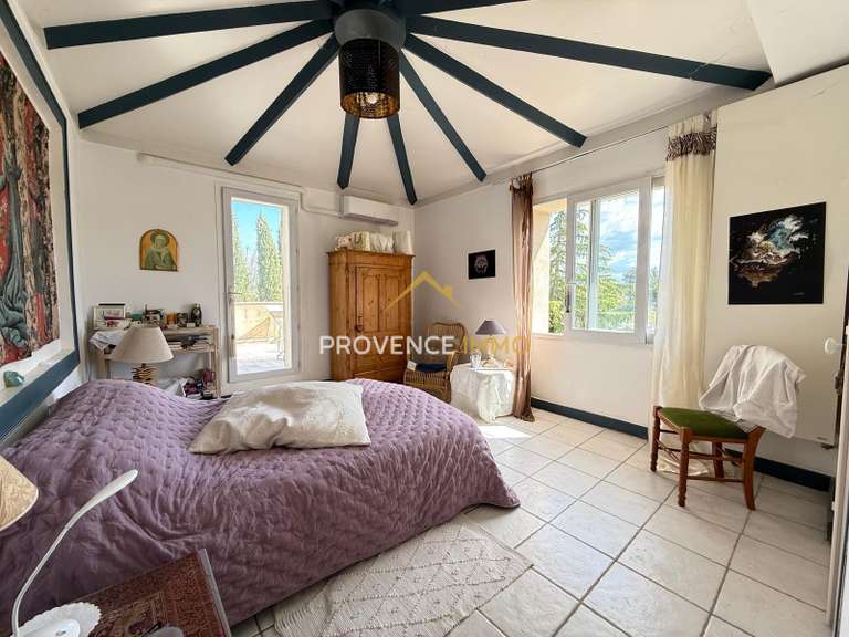 Maison Sénas - 3 chambres - 125m²