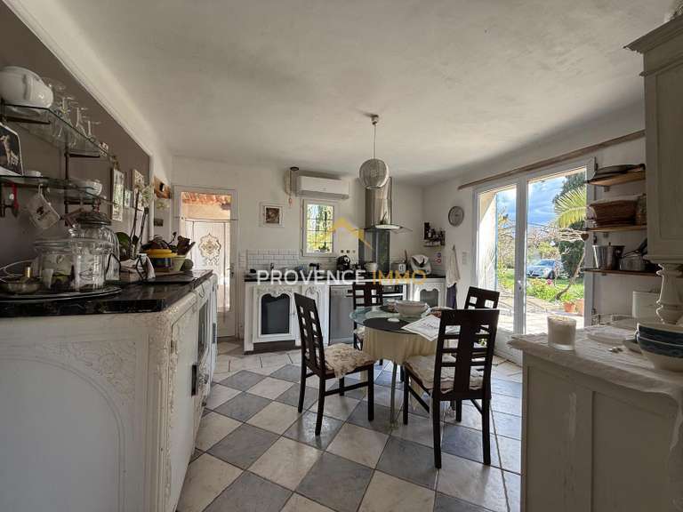 Maison Sénas - 3 chambres - 125m²