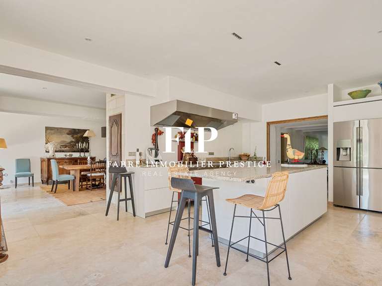 Propriété Sénas - 11 chambres - 745m²