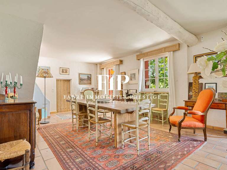 Propriété Sénas - 11 chambres - 745m²