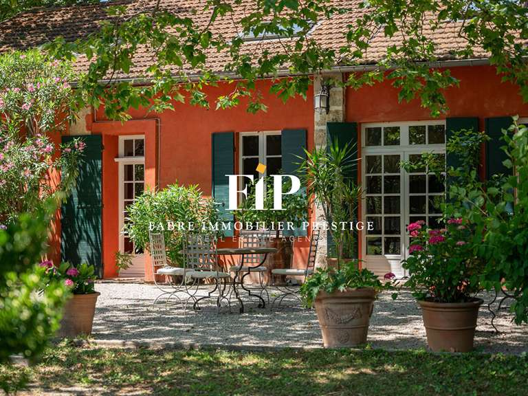 Propriété Sénas - 11 chambres - 745m²