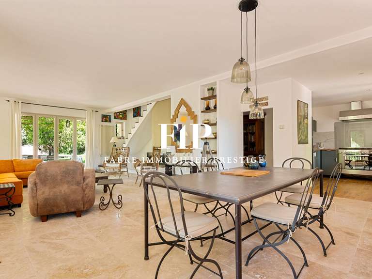 Propriété Sénas - 11 chambres - 745m²