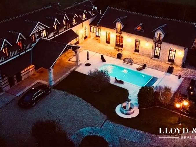 Maison Senlis - 5 chambres - 335m²