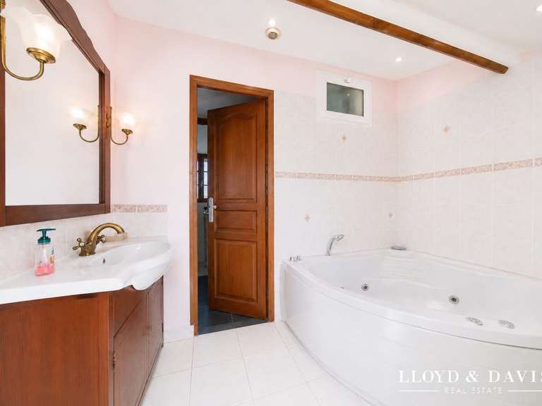 House Senlis - 5 bedrooms - 335m²