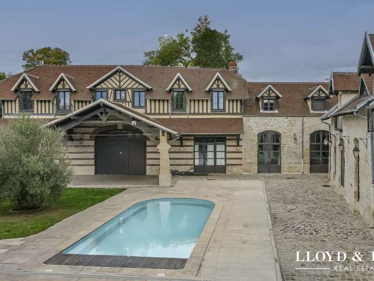 Maison Senlis - 5 chambres - 335m²