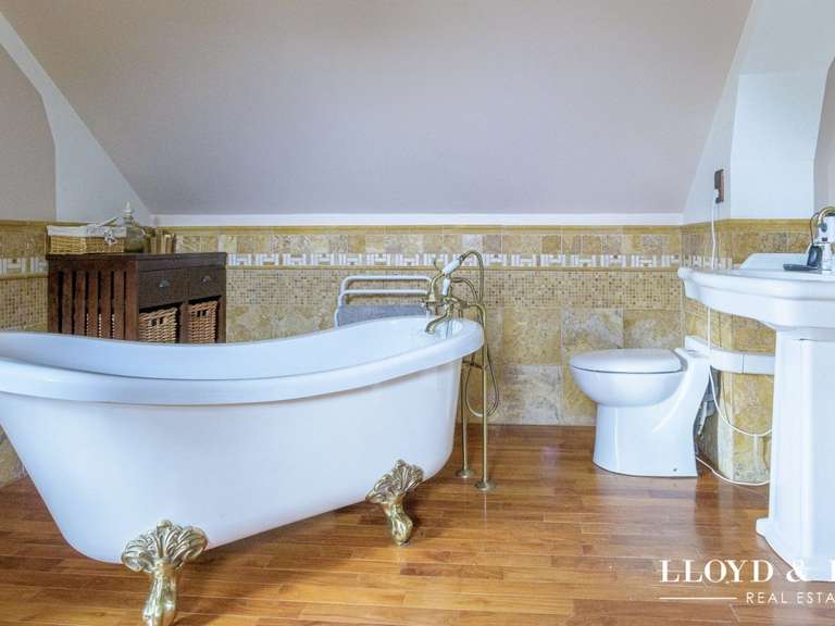 Maison Senlis - 5 chambres - 335m²