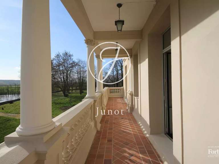 Castle Sens - 15 bedrooms - 946m²