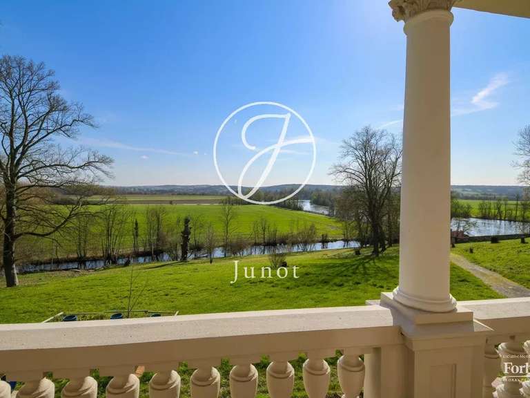 Castle Sens - 15 bedrooms - 946m²