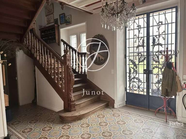 Castle Sens - 15 bedrooms - 946m²