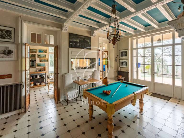 Manor Sens - 15 bedrooms - 946m²