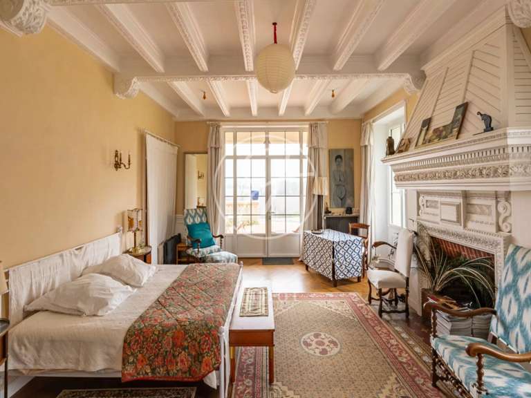 Manor Sens - 15 bedrooms - 946m²