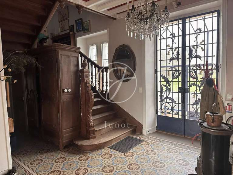 Manor Sens - 15 bedrooms - 946m²