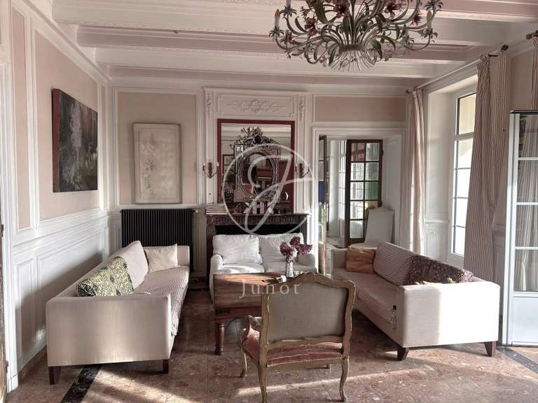 Manor Sens - 15 bedrooms - 946m²