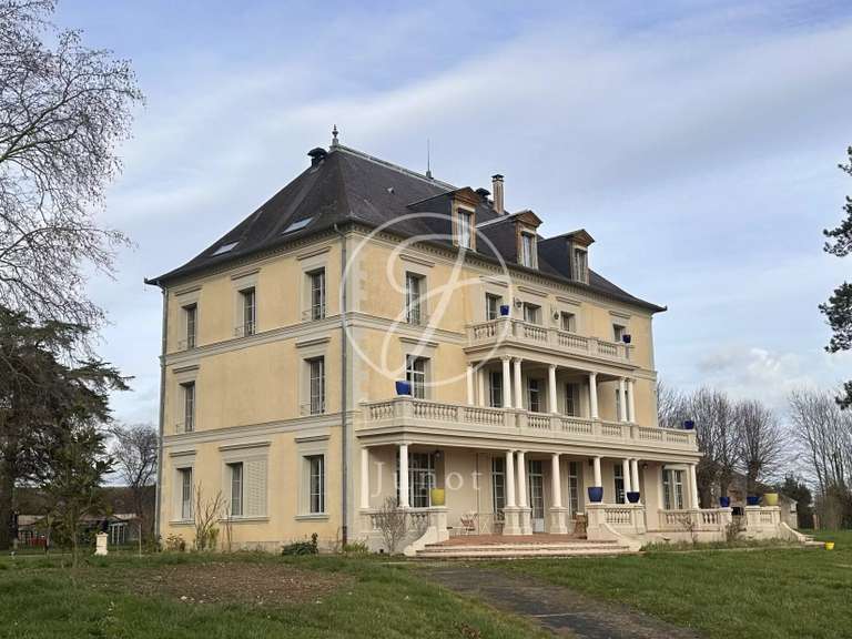 Manor Sens - 15 bedrooms - 946m²