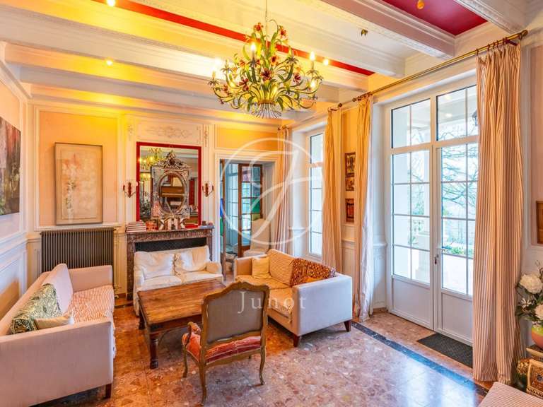 Manor Sens - 15 bedrooms - 946m²