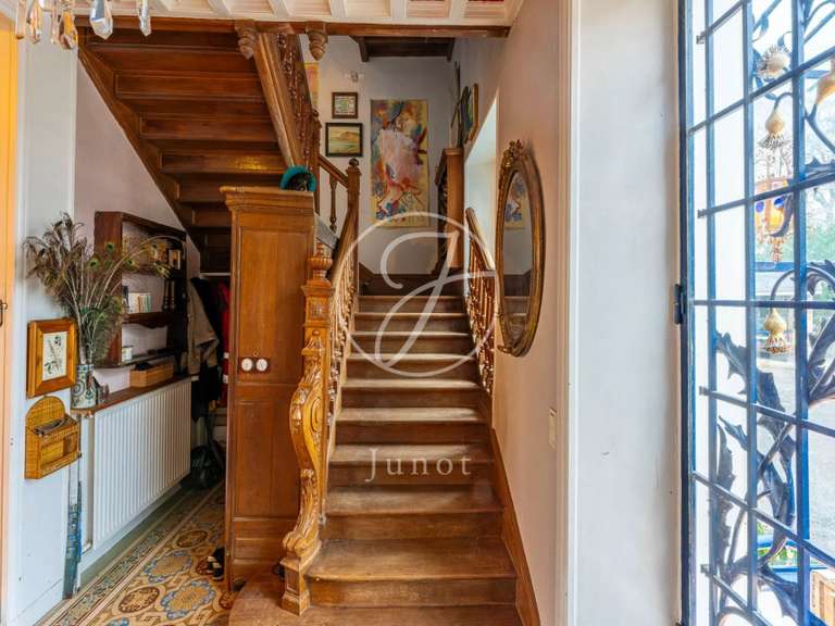 Manor Sens - 15 bedrooms - 946m²