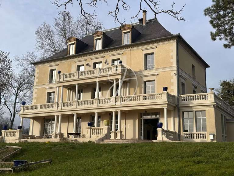 Manor Sens - 15 bedrooms - 946m²