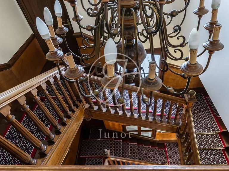 Manor Sens - 8 bedrooms - 960m²