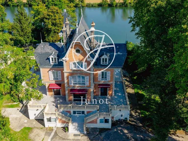 Manor Sens - 8 bedrooms - 960m²