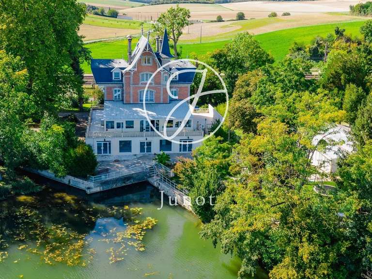 Manor Sens - 8 bedrooms - 960m²