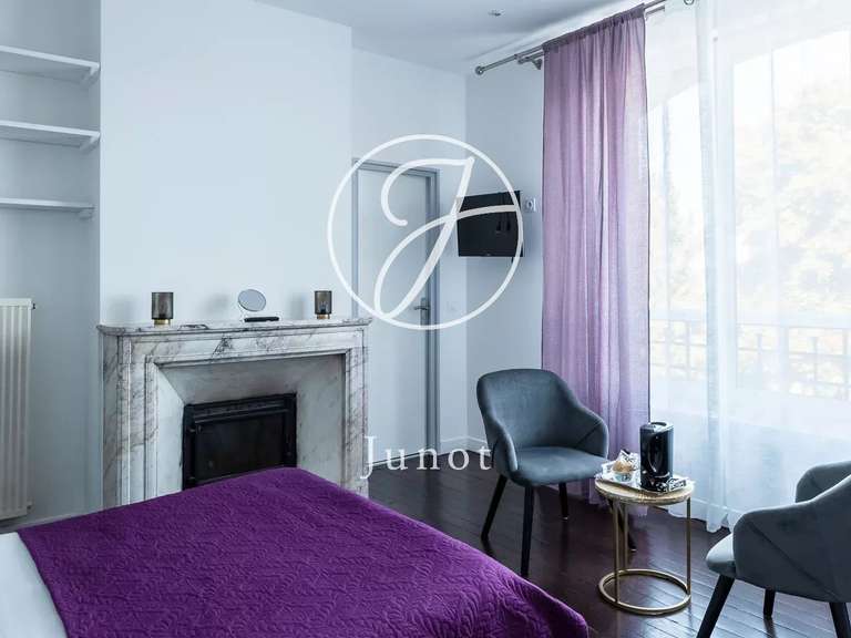 Manor Sens - 8 bedrooms - 960m²