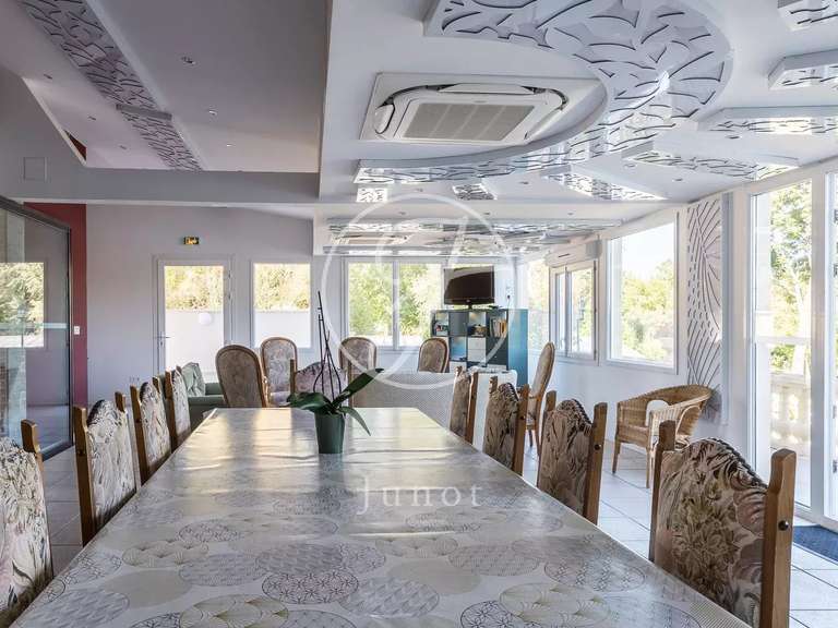 Manor Sens - 8 bedrooms - 960m²