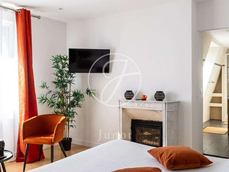 Manor Sens - 8 bedrooms - 960m²