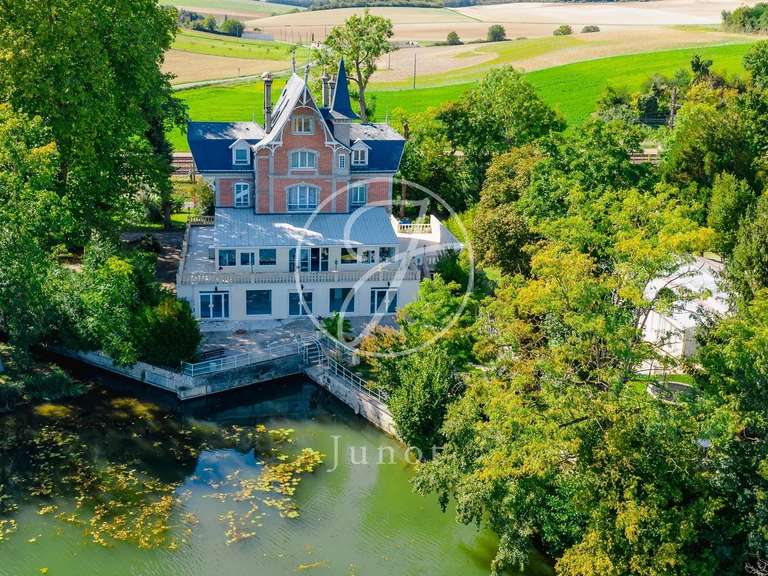 Manor Sens - 8 bedrooms - 960m²