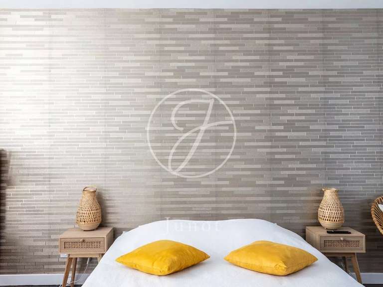 Manor Sens - 8 bedrooms - 960m²