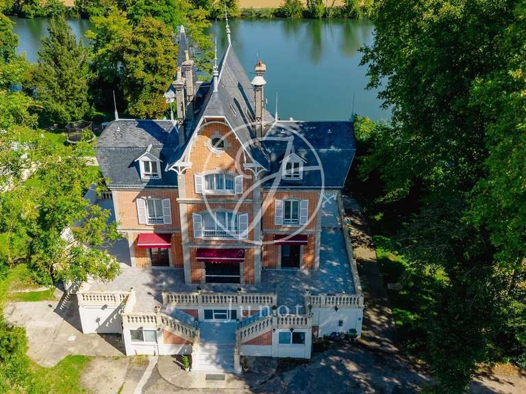 Manor Sens - 8 bedrooms - 960m²