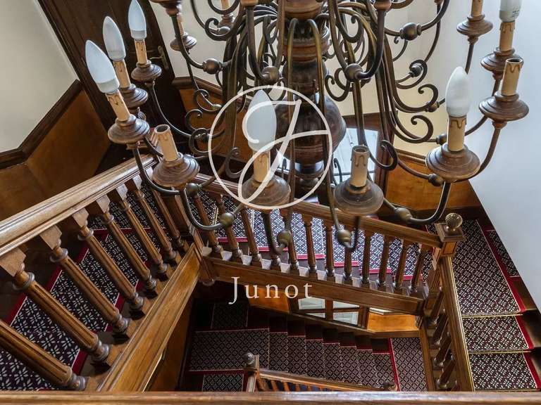 Manor Sens - 8 bedrooms - 960m²