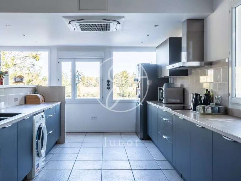 Manor Sens - 8 bedrooms - 960m²